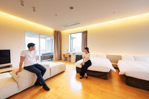 room detail thumbnail 1