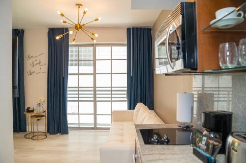 Top Floor One-Bedroom King Suite - Unit B305 image 3