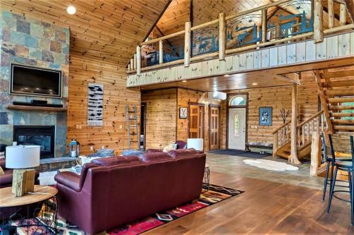 19 Person Private Lodge 2 min from Beach/Golf/Wine in Harbor Springs, USA