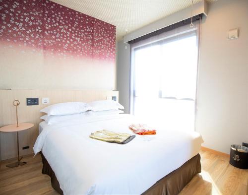 SOLA HOTEL - image 2