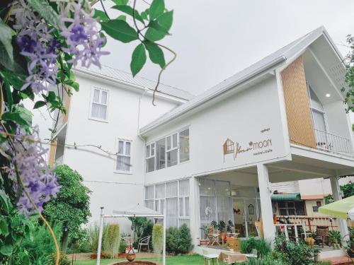 Bloomin' Moon hostel & cafe, Chiang Mai Old Town – Chiang Mai, 