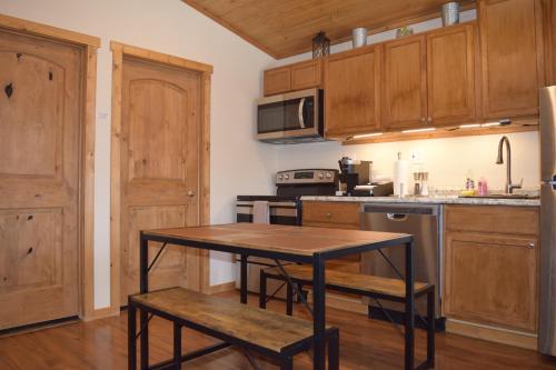 บริการและสิ่งอำนวยความสะดวก, Log Cottages at Bryce Canyon #1 in แคนนอนวิลล์(ยูท่าห์)