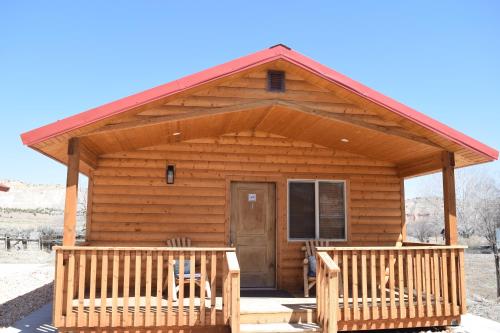 Log Cottages at Bryce Canyon #1 - Accommodation - Cannonville