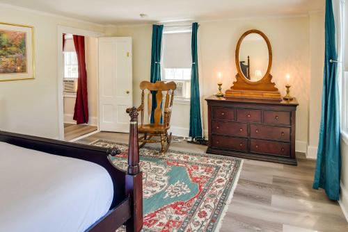Warren Vacation Rental, Walk to Warren Town Beach in Bristol (RI)