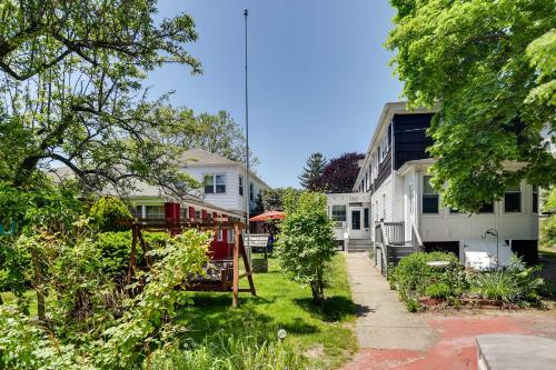 Warren Vacation Rental, Walk to Warren Town Beach in Bristol (RI)
