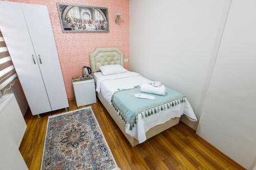 Deluxe Triple Room image 10