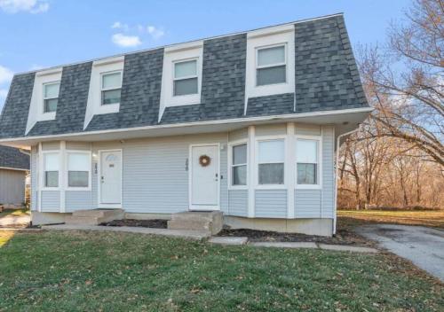 3bd/1.5bth Townhome, Minutes to I-80