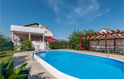 Amazing Home In Razanac With Outdoor Swimming Pool, Wifi And 3 Bedrooms