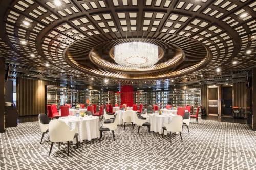 Restaurant, Holiday Inn Shanghai Hongqiao West By IHG in Hongqiao Airport and National Convention Center