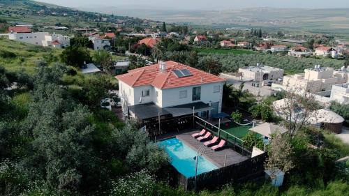 Exterior view, וילה בין הר לכנרת in Menahamiya