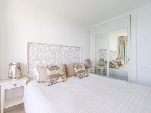 Seaside Apt with Sunset Views and Fast Wifi Seaside Apt with Sunset Views and Fast Wifi