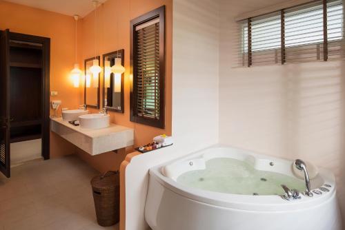 Bathroom, Anyavee Tubkaek Beach Resort in Krabi