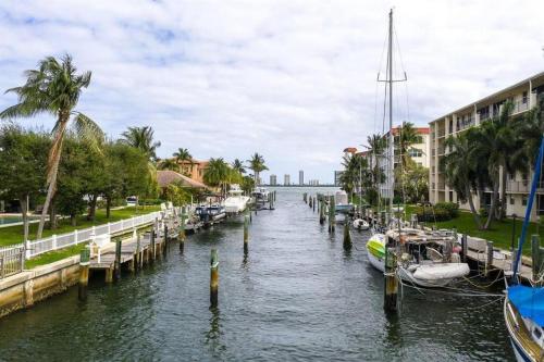 Luxury Waterfront Château with Boat Dock + Lift!