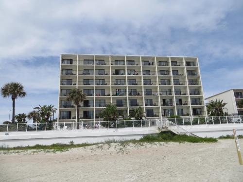 Days Inn by Wyndham Daytona Oceanfront - image 2