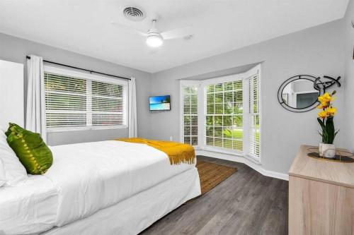 Intracoastal Paradise Walking Distance to Beach! thumb 4