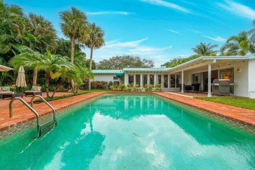 Intracoastal Paradise Walking Distance to Beach!