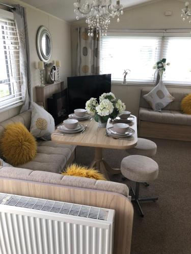 FLIP FLOPS SUN SEA AND SAND HOLIDAYS FREE ENTERTAINMENT, WIFI, SPORTS BAR, FAMILY & PET FRIENDLY CLOSE TO BEACH, FANTASY ISLAND, CLUBS, PUBS AND MORe