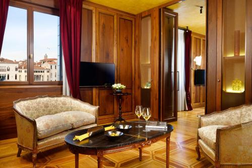 Suite with Gran Canal View