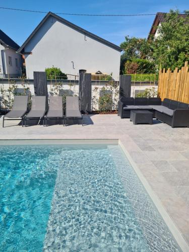 Logement privé dans une Villa avec piscine