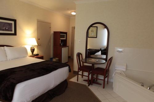 Continental Inn & Suites