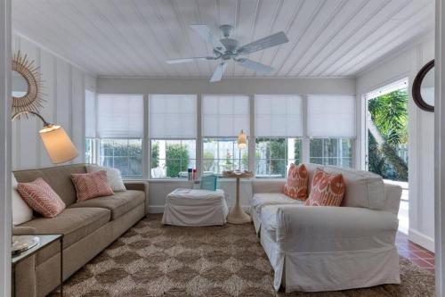 Modern Beachy Bungalow with a NEW POOL! in West Palm Beach, USA