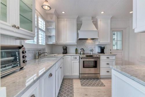 Modern Beachy Bungalow with a NEW POOL! in West Palm Beach, USA