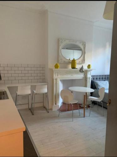 Belsize Park Boutique Accommodation - image 3