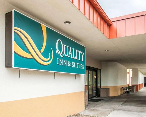 Quality Inn & Suites Kansas City I-435n Near Sports Complex