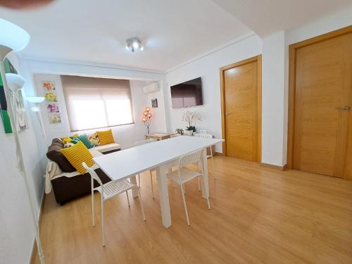  Céntrico apartamento en Valencia próximo parada de metro Ángel Guimerà in Valencia