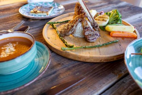 Lavin Hotel - image 7