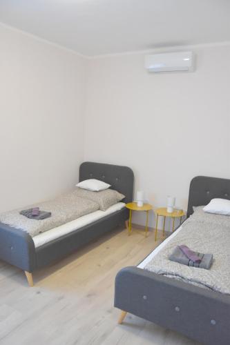 Guestroom, Vorosko Apartmanhaz in Balatonalmadi City Center