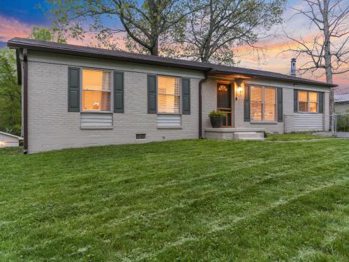 New River Gorge Retreat 10 min 2 Ace Resort in Oak Hill, USA