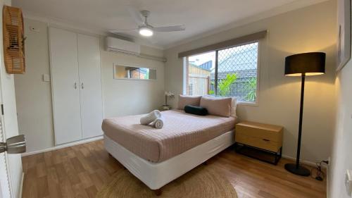 Private Guesthouse - Pet friendly - Walk to Beach