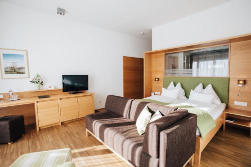 1 queen bed