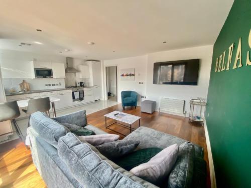 Amazing City Centre 1 bedroom Apartment with Balcony LGBTQ Friendly