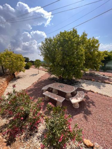 Casa Amor - Caseta - 1 Bedroom Apartment with Shared Pool & Jacuzzi Close to Parque Regional Sierra del Carche, hiking trails & striking views