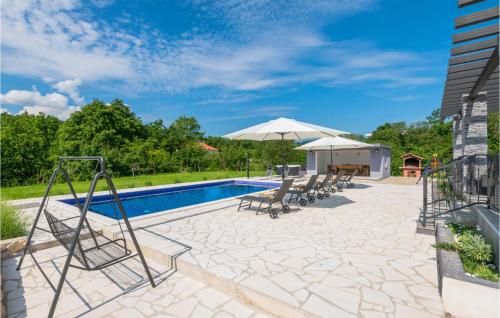 Gorgeous Home In Grubine With Jacuzzi