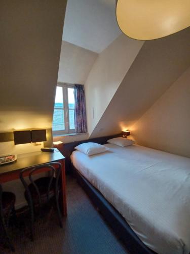 Standard Double or Twin Room image 7