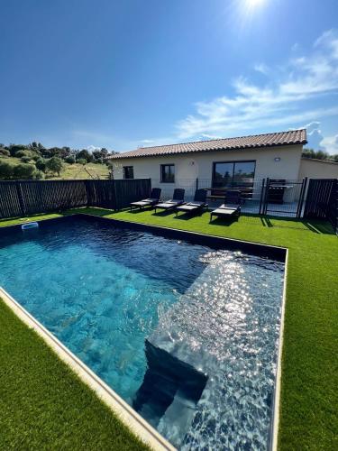 Casa Lamaghjone - Villa T4 avec piscine chauffée à 3,5km de la mer - Location, gîte - Aléria