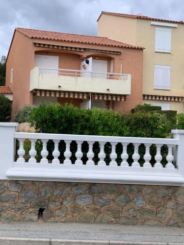 Exterior view, Appartement vue mer domaine arbore in La Baumette