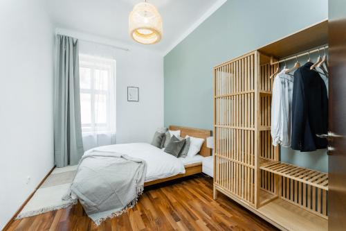 Spacious APT near city centre - Tap to explore photos