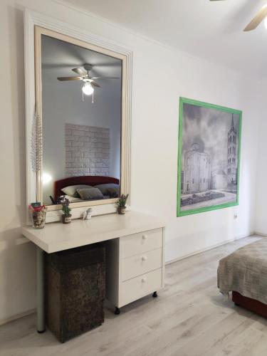 Spacious Two Bedroom Apartment with Terrace image 8