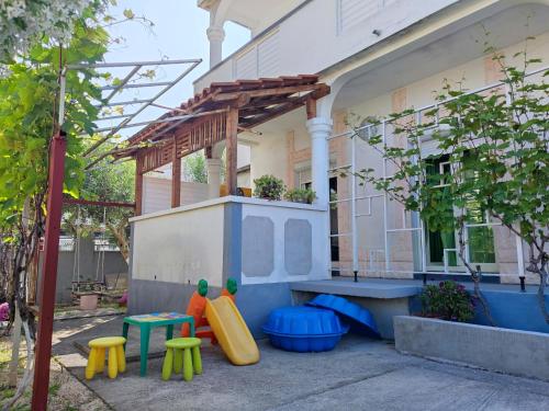 Spacious Two Bedroom Apartment with Terrace image 2