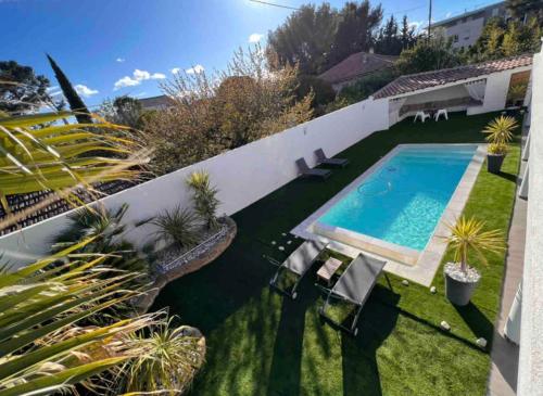 Swimming pool, Luxueuse Villa avec Piscine in Les Trois-Lucs