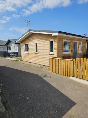 1 Bed Cabin - Sleeps 2 - Pets - 2 Min To Beach, Bridlington (Foto 7)