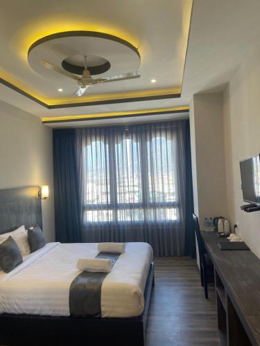 Deluxe Double Room image 10