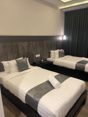 Deluxe Twin Room image 10
