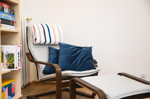 One-Bedroom Apartment image 5