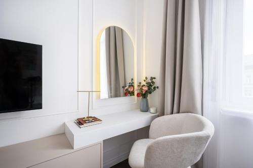 E13 - Grand Boulevard Heritage Suite - Best Location by BQA, Budapest