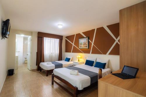 1 double bed, 1 twin bed